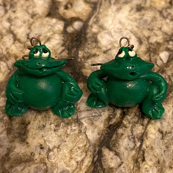 Vintage Frog Toad Love Heart Bottom Earrings Green Dangle Earrings - Picture 2 of 4